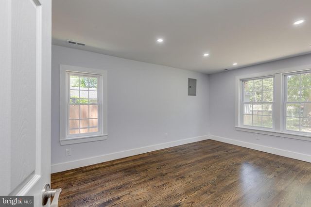 140 E 9TH AVE, Pine Hill, NJ 08021