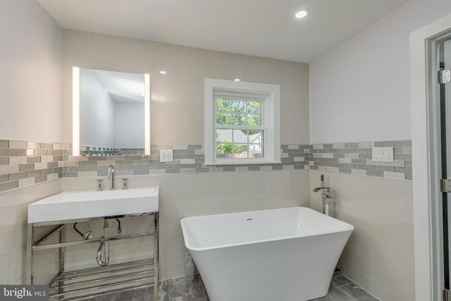 140 E 9TH AVE, Pine Hill, NJ 08021