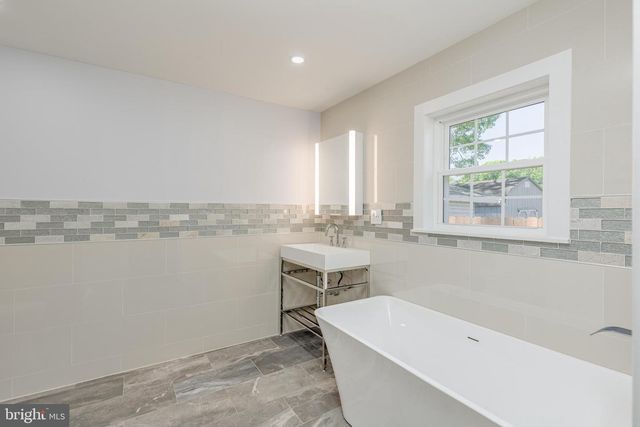 140 E 9TH AVE, Pine Hill, NJ 08021