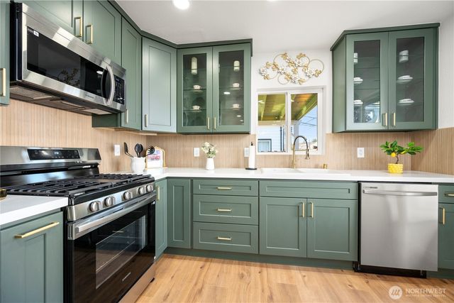 418 W Main, Puyallup, WA 98371