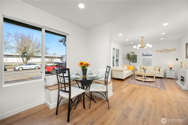 418 W Main, Puyallup, WA 98371