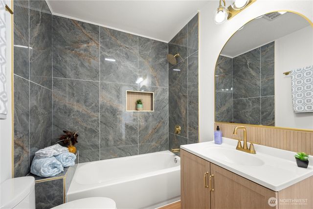 418 W Main, Puyallup, WA 98371