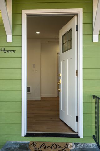 418 W Main, Puyallup, WA 98371