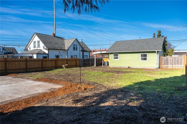 418 W Main, Puyallup, WA 98371