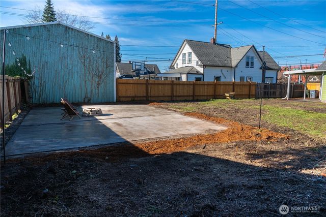 418 W Main, Puyallup, WA 98371