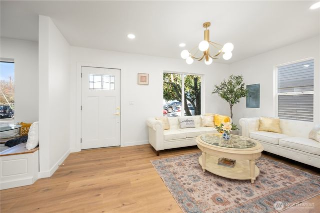 418 W Main, Puyallup, WA 98371