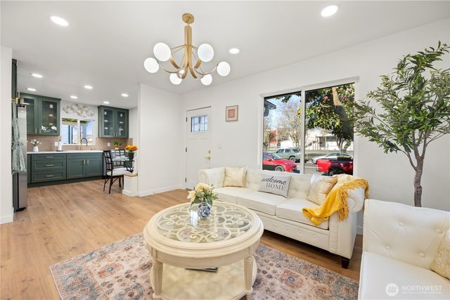 418 W Main, Puyallup, WA 98371