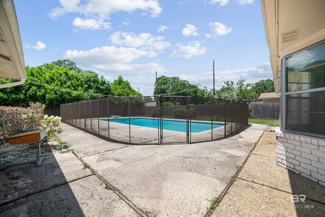 804 W Regents Drive, Mobile, AL 36609