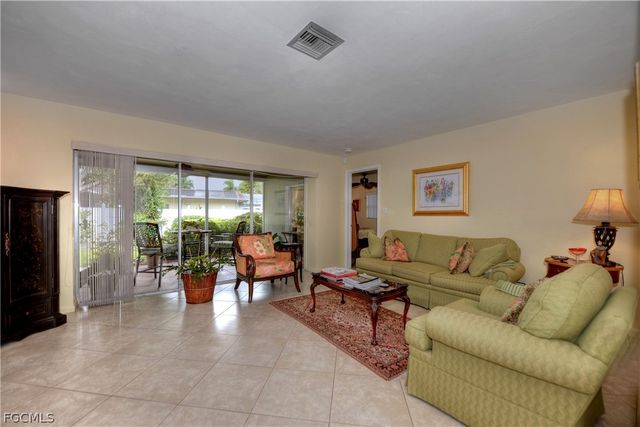 5652 Eichen CIR E, Fort Myers, FL 33957
