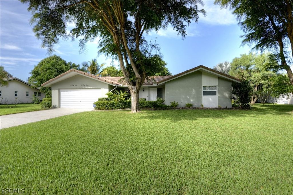 5652 Eichen CIR E, Fort Myers, FL 33957