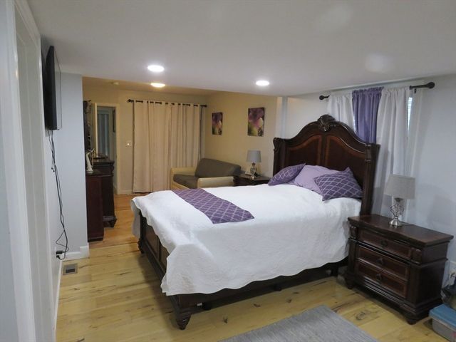 89 N High Street, Foxboro, MA 02035