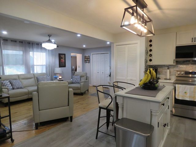 89 N High Street, Foxboro, MA 02035