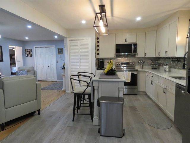 89 N High Street, Foxboro, MA 02035