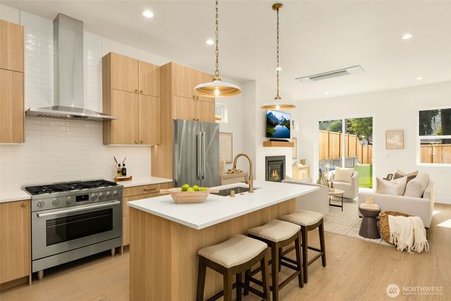 13629 103rd Avenue NE, Kirkland, WA 98034