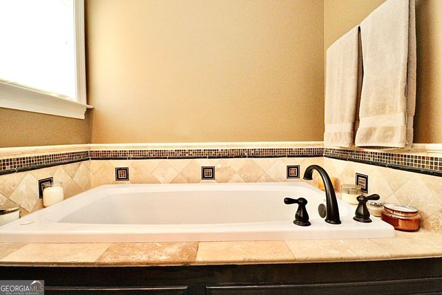 5113 Abbott Circle, Hahira, GA 31632