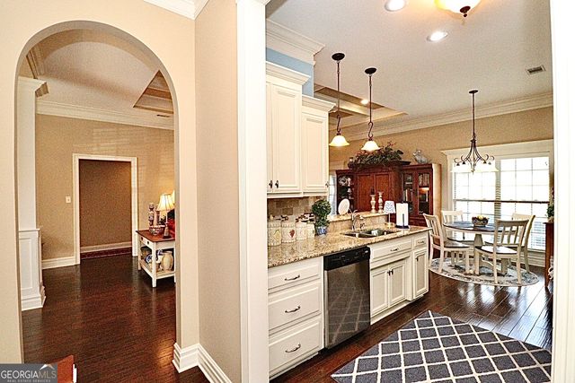 5113 Abbott Circle, Hahira, GA 31632