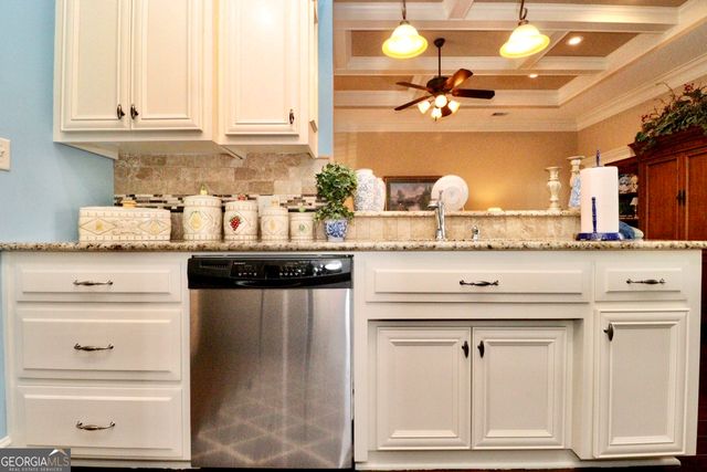 5113 Abbott Circle, Hahira, GA 31632