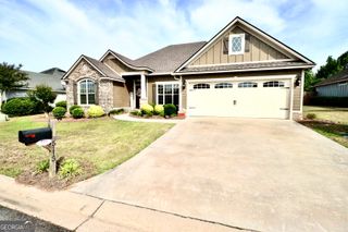 5113 Abbott Circle, Hahira, GA 31632