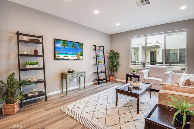 12921 Mission Avenue 102, Hawthorne, CA 90250