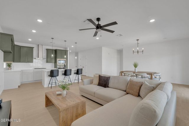 13737 CENTRO VISTA, Horizon City, TX 79928