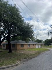 101 Oakland Drive, Lacy Lakeview, TX 76705