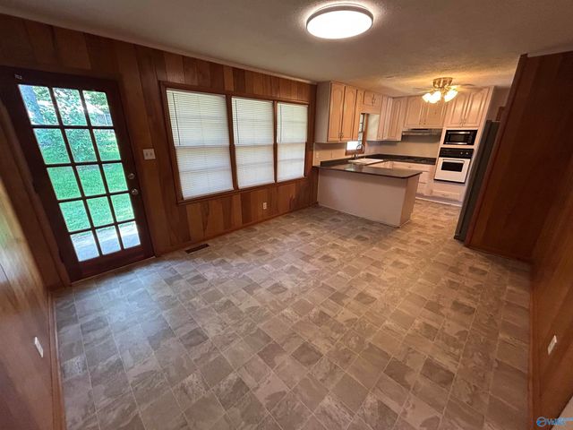 1607 Chapman Avenue NE, Huntsville, AL 35811