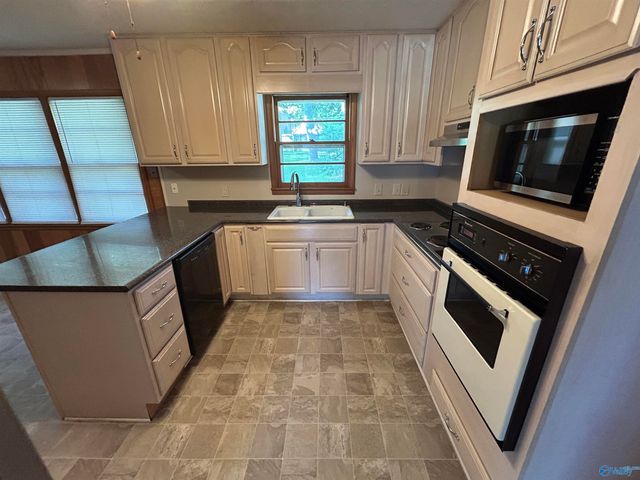 1607 Chapman Avenue NE, Huntsville, AL 35811