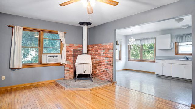 29 Boatheaders Lane N, East Hampton, NY 11937