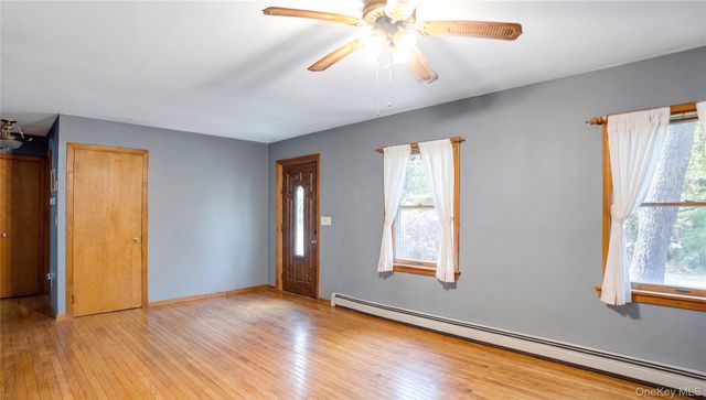 29 Boatheaders Lane N, East Hampton, NY 11937