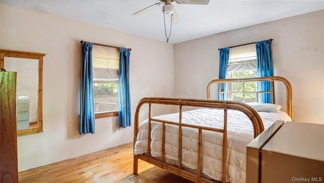 29 Boatheaders Lane N, East Hampton, NY 11937