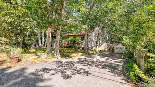 29 Boatheaders Lane N, East Hampton, NY 11937