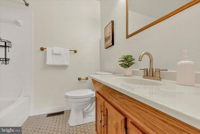 4 CASTLEBAR CT, Lutherville Timonium, MD 21093