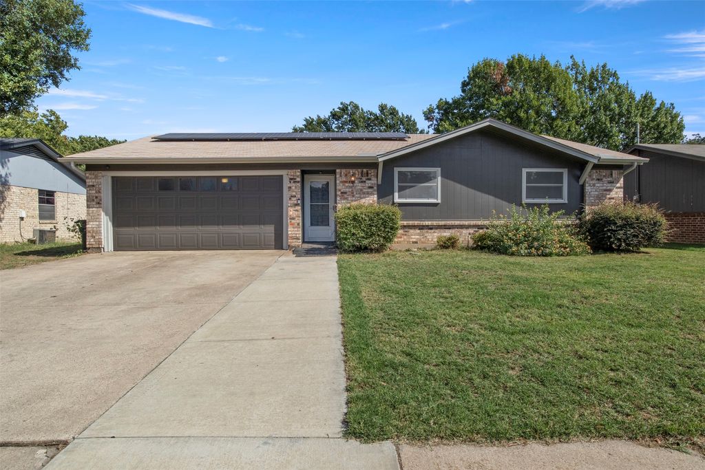 2523 Avonhill Drive, Arlington, TX 76015 — exterior