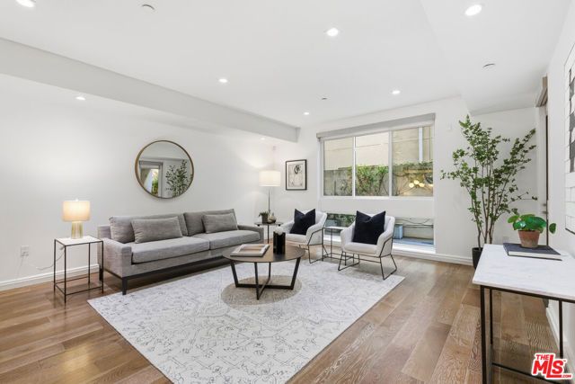 441 S Barrington Avenue 105, Los Angeles, CA 90049