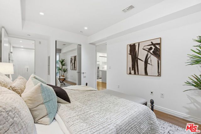 441 S Barrington Avenue 105, Los Angeles, CA 90049