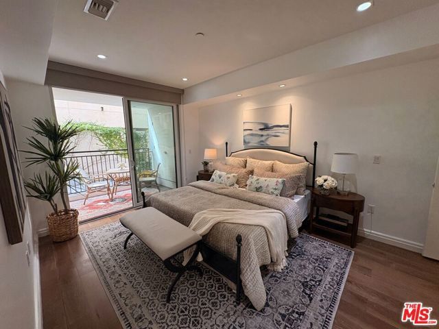 441 S Barrington Avenue 105, Los Angeles, CA 90049