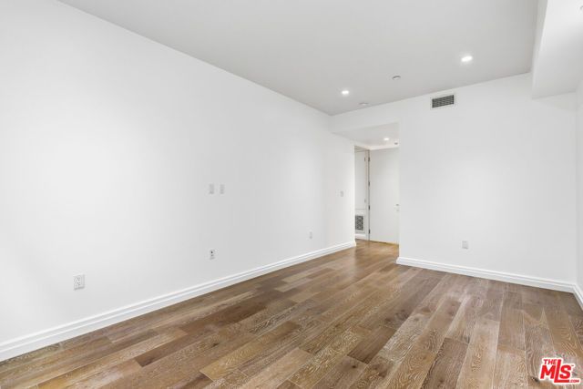 441 S Barrington Avenue 105, Los Angeles, CA 90049