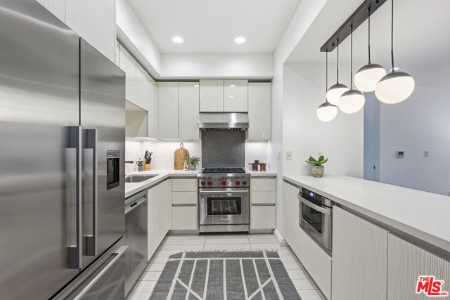 441 S Barrington Avenue 105, Los Angeles, CA 90049