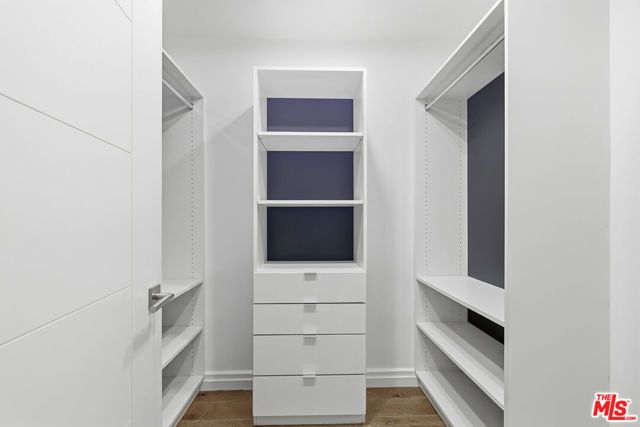 441 S Barrington Avenue 105, Los Angeles, CA 90049