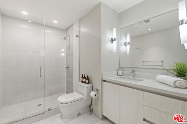 441 S Barrington Avenue 105, Los Angeles, CA 90049