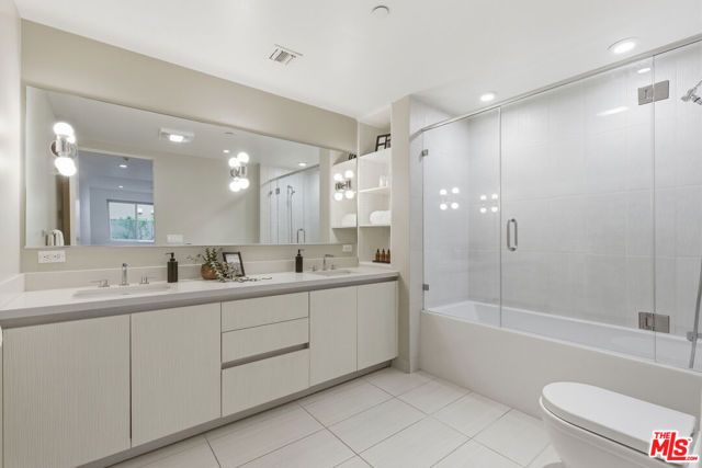 441 S Barrington Avenue 105, Los Angeles, CA 90049