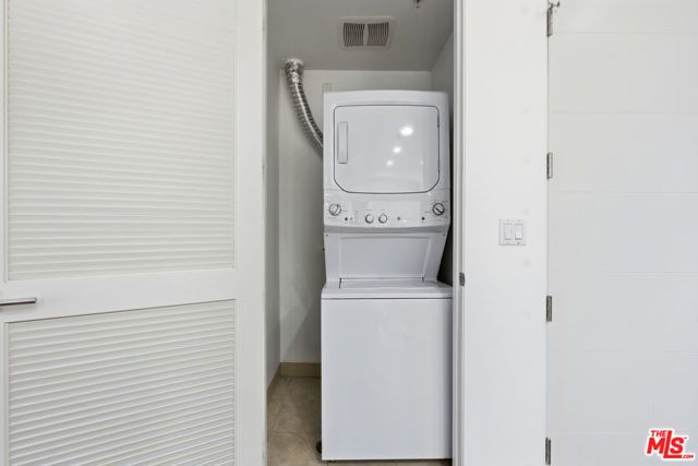 441 S Barrington Avenue 105, Los Angeles, CA 90049