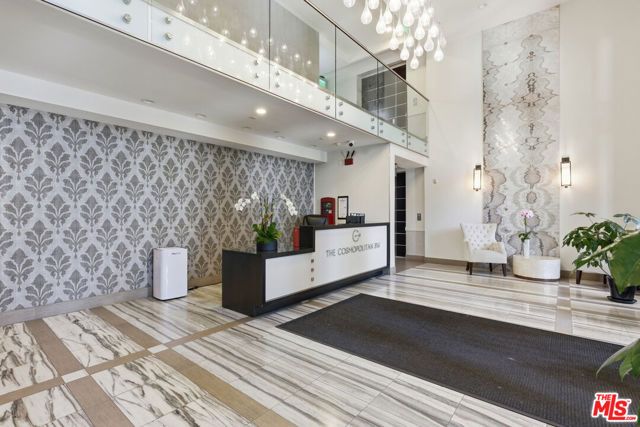 441 S Barrington Avenue 105, Los Angeles, CA 90049