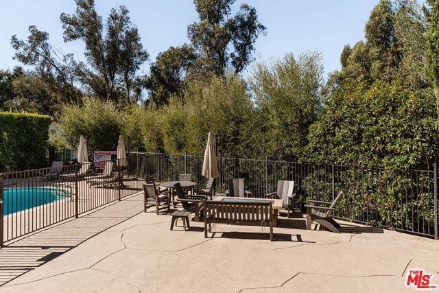 441 S Barrington Avenue 105, Los Angeles, CA 90049