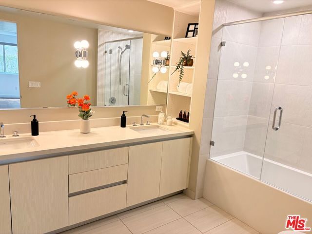 441 S Barrington Avenue 105, Los Angeles, CA 90049