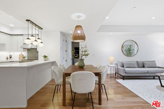 441 S Barrington Avenue 105, Los Angeles, CA 90049