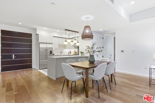 441 S Barrington Avenue 105, Los Angeles, CA 90049