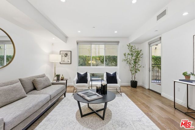 441 S Barrington Avenue 105, Los Angeles, CA 90049