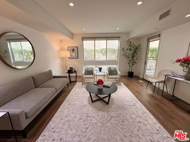 441 S Barrington Avenue 105, Los Angeles, CA 90049