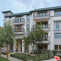 441 S Barrington Avenue 105, Los Angeles, CA 90049